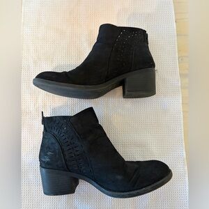 🖤 Qupid Black Ankle Boots – Size 7 🖤